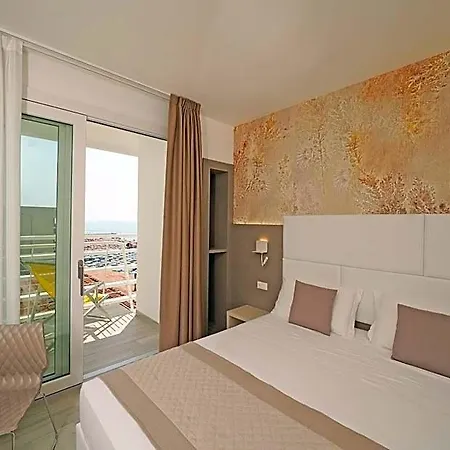 Hotel A Frontemare 3*